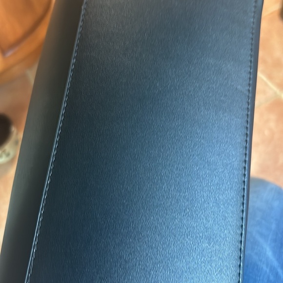 Lexie Two-Tone Lion Satchel w/Wallet by Jen & Co. - Picture 5 of 6